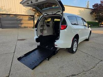 handicap/wheelchair/mobility van&vans/ 22 chrysler voyager /runs great