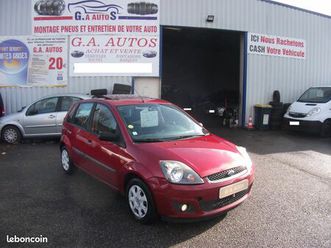 belle ford fiesta 1.3i ess 70cv 5p clim toit ouvr