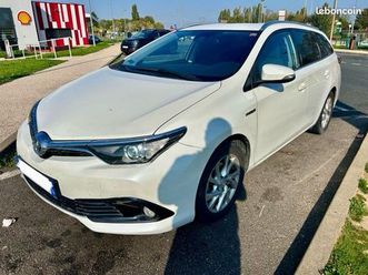 toyota auris hybrid