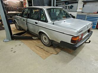 VOLVO 240