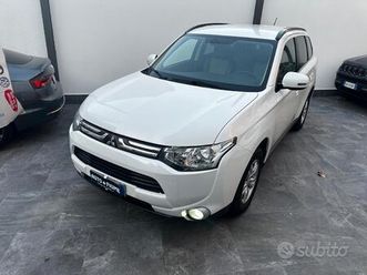 mitsubishi outlander 2.2 di-d 4wd intense