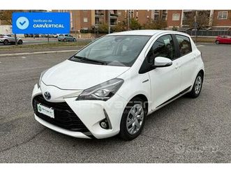 toyota yaris 1.5 hybrid 5 porte active