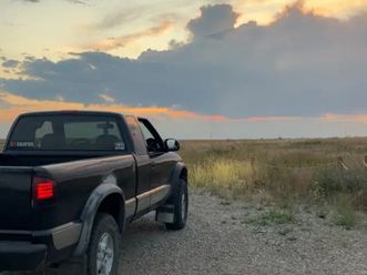 2000 chevy s10 zr2 (wanting trades)