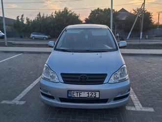 toyota avensis verso an. 2005