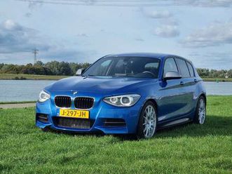 m135i - estoril blauw/alcantara - rwd/aut