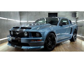 mustang coupe bleu v8 2006