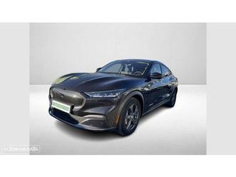 ford mustang mach-e alargada