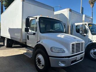 2018 freightliner m2 106 box truck w/ liftgate -62k miles