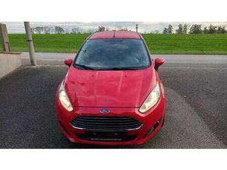 ford fiesta zum verkauf steht ein ford fiesta benzin