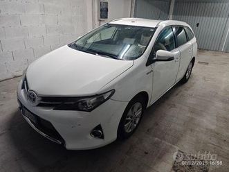 toyota auris touring sport 2014