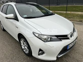 toyota auris touring sports 1.8 hsd executive skyview tss (automata) full extra.gyöngyházfehér.bőr.bi-xenon.panorámatető