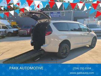 2021 chrysler pacifica touring rear entry braunability wheelchair van