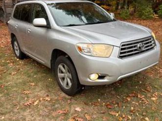 10 toyota highlander, se! new sticker! extremely clean!