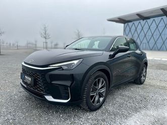 lexus lbx fwd elegant black edition automatik hibrid, 2025 god.