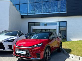 lexus lbx lbx emotion tech červená metalíza bi-tone čierna strecha