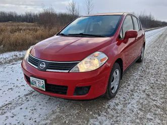 NISSAN VERSA HATCHBACK versa-sl-fresh-safety-low-mileage