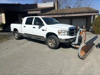 ram 2500 diesel cummins avec gratte