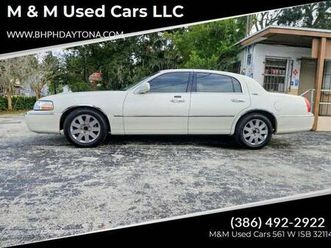 2005 lincoln town car signature limited - $2500 cash