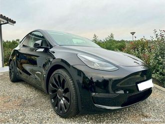 tesla model y performance avec attelage