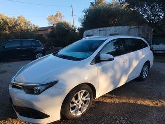 toyota auris break touring sport