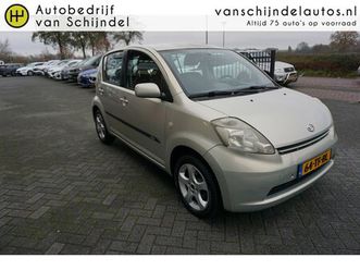 daihatsu sirion 2 - 1.3-16v comfort 5 deurs met airco 4x zgan all season banden 4x electr.ramen/spiegels radio