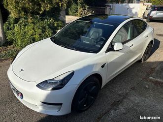 tesla modèle 3 blanche
