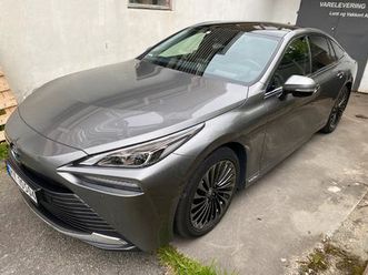 meget pen .ny bil garanti .lav km stan.alt av utstyr .