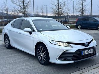 toyota camry 2.5 hybrid executive cvt gyöngyház fehér 34.500km! carplay navi acc sáv holttér kamera 18alu m.o.i!1tulaj