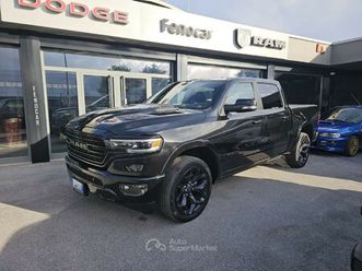 5.7 v8 crew cab limited night black autocarro n1