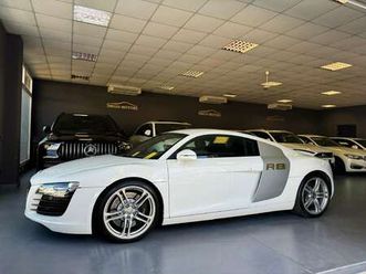 AUDI R8 coupe-4-2-v8-quattro-r-tronic
