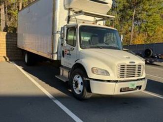 2014 freightliner m2 106 box truck - reliable workhorse for sale!