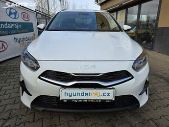 kia cee´d 1.5-navi-kamera-automat