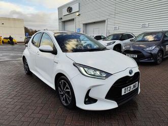 toyota yaris design hatchback's 1.5 vvt-h design e-cvt euro 6 (start/stop) 5dr