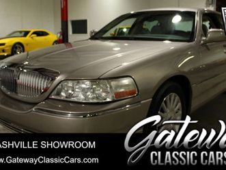 2003 lincoln town car