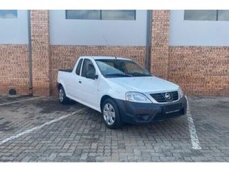 2023 nissan np200 1.6 a/c safety pack