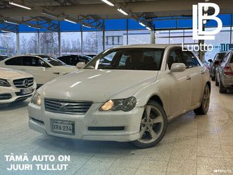 300g facelift aut. ** keyless / adapt.alusta / p.kamera / bt / xenon / s.penkit **