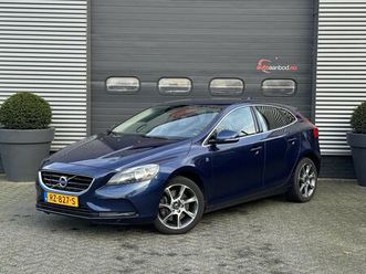 volvo v40 cross country - 2.0 d3 momentum | navigatie | lederen bekleding | stoelverwarming | trekhaak |