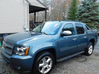 2102 chevy avalanche- lt - 100k - leather, 4x4- ht seats--new sticker