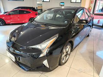 toyota prius (auto in arrivo)