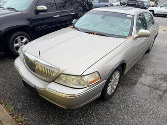 used 2003 lincoln town car signature