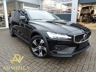 volvo v60 b4 cross country plus | led | koža | memorija | kamera, 2022 god.