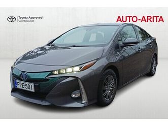 toyota prius phv plug-in, aurinkopaneeli, navi