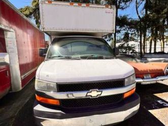 2007 chevy express cutaway w/ lift