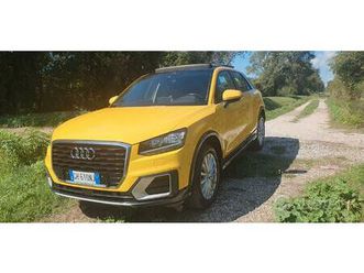 audi q2 automatica gialla