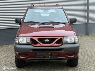 nissan terrano 2.4 comfort 4x4 118ch - clim - attelage - carnet entretien