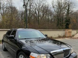 lincoln town car v8 continental edition 2008 , état exceptionnel et rare