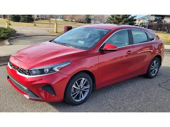 2022 kia forte5 ex low kms