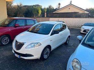 lancia ypsilon 1.2 gold 01/2012