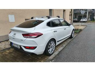 hyundai i30 fastback liftback 103kw manuál