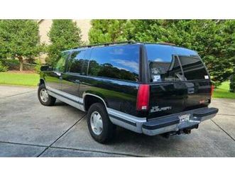 gmc suburban...1 owner...no rust